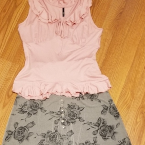 Mauve ruffled sleeveless top - Picture 3 of 3